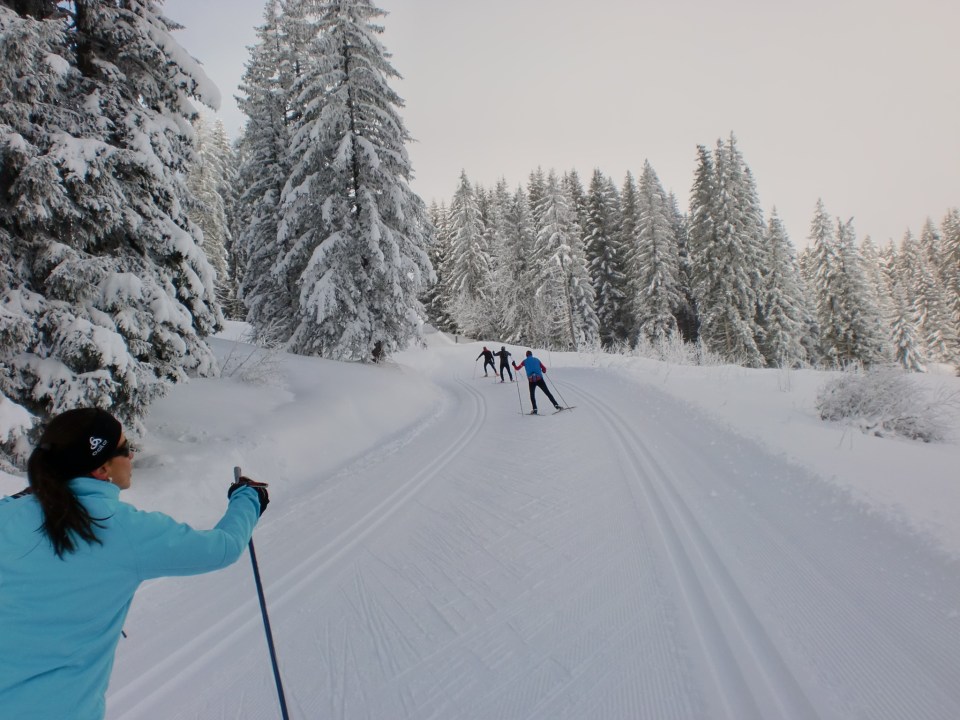 Skieurs dans la montée du Nant