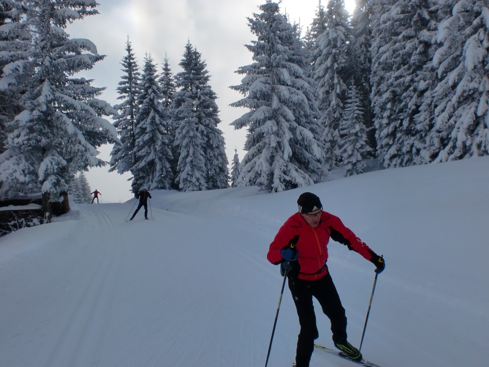 Skieurs dans la montée du Nant