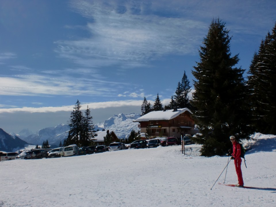 Vue de l'accès du domaine de ski de fond de Beauregard sur la Tournette