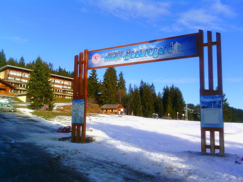 Portique d'accueil du domaine Nordique de Beauregard