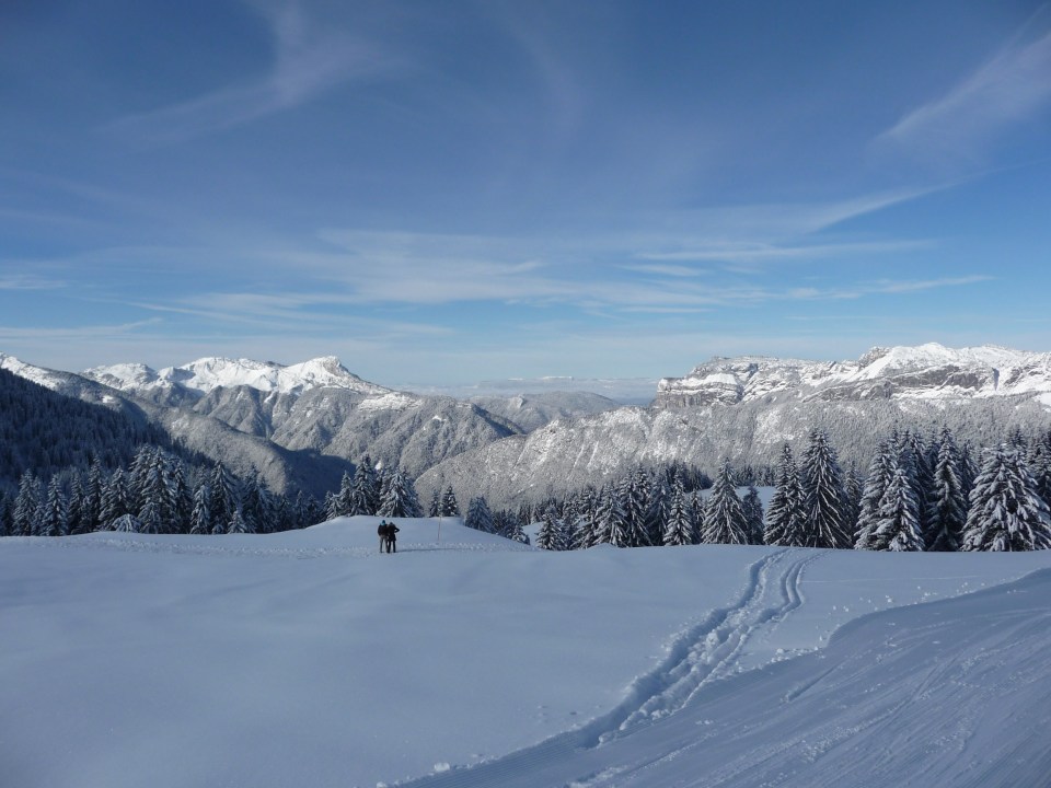 Vue depuis la piste Noire de Varge en direction d'Annecy