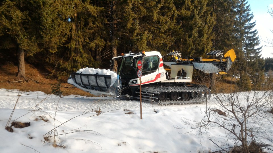 Dameuse dans la psite de ski de fond des Crulets