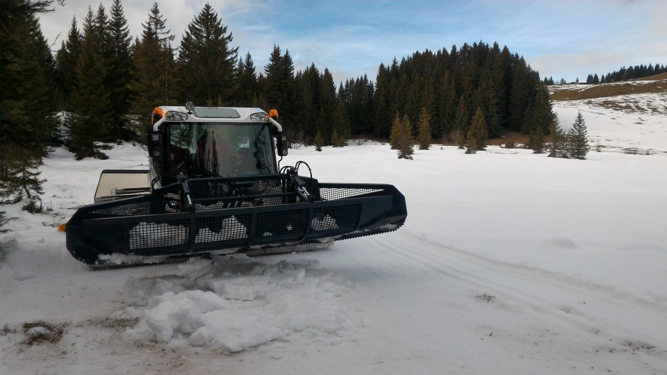 Dameuse dans la psite de ski de fond des Crulets