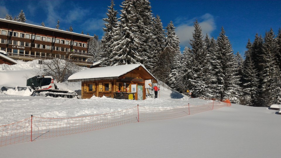 accueil du ski de fond avec de la neige