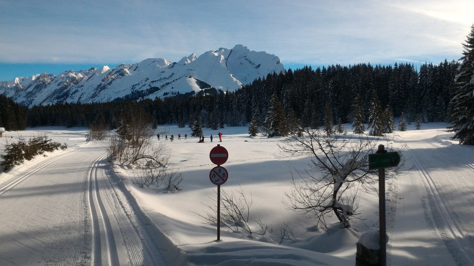 La piste bleue des crulets , vue sur les Aravis