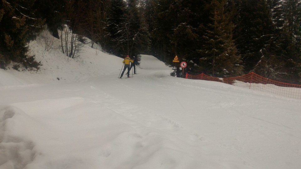 Les Pisteurs se préparent à partir sur le domaine de ski de fond.