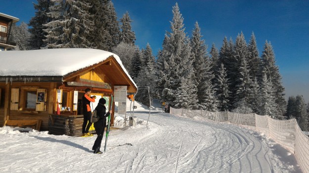 Le soleil arrive sur les piste de ski de fond de Beauregard.