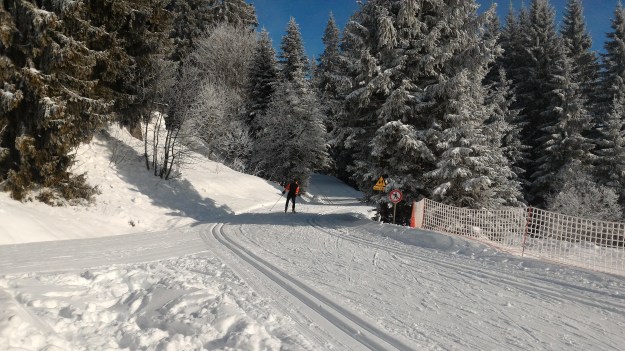 Le soleil arrive sur les piste de ski de fond de Beauregard.