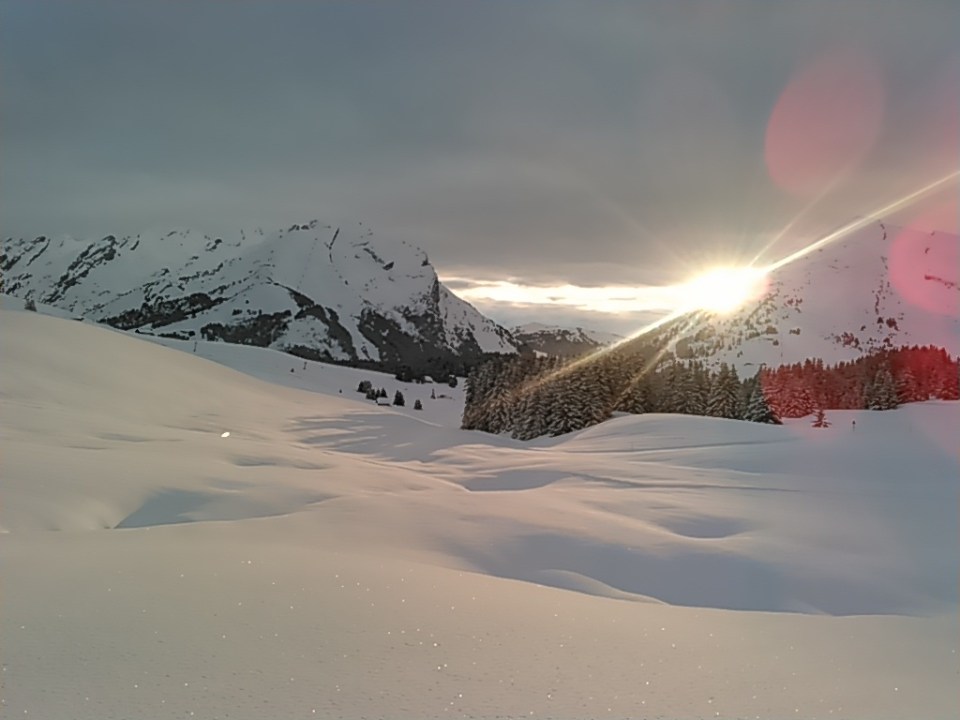 Lever de soleil par le col des Aravis
